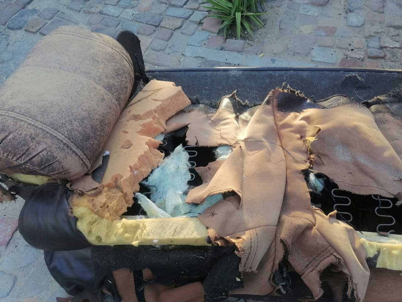 Leather-Doctor-Tafelberg-Couches-Before-ReUpholstery
